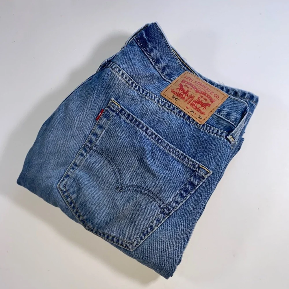 Levis 505 Regular Fit Straight Leg Jeans Mens 36x32 Medium Wash Blue Denim